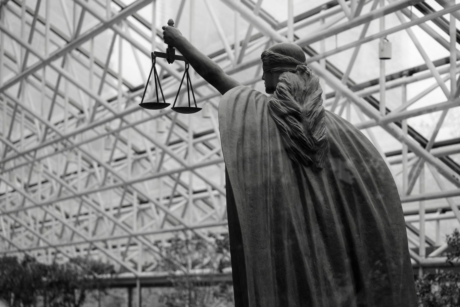 Justitia med vektskål – avveining og sammenligning